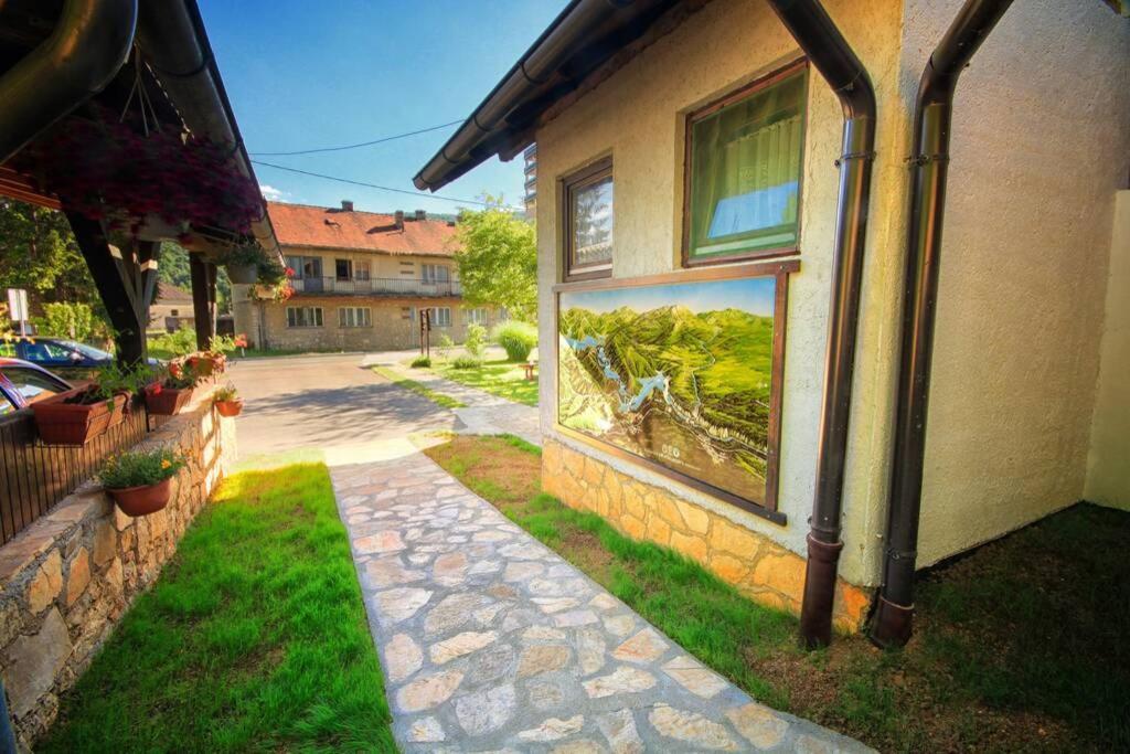 Rooms Bobic Licko Petrovo Selo Exterior foto