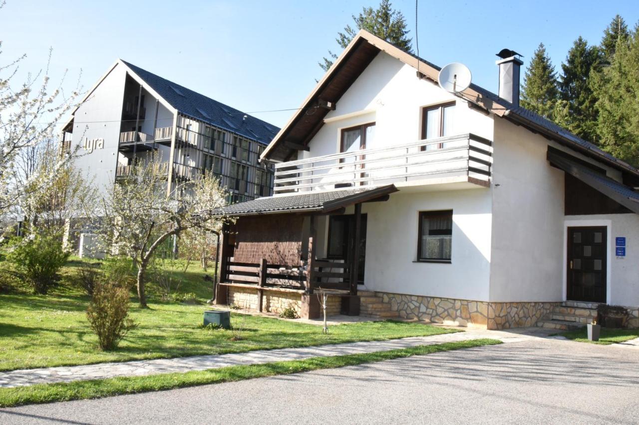 Rooms Bobic Licko Petrovo Selo Exterior foto