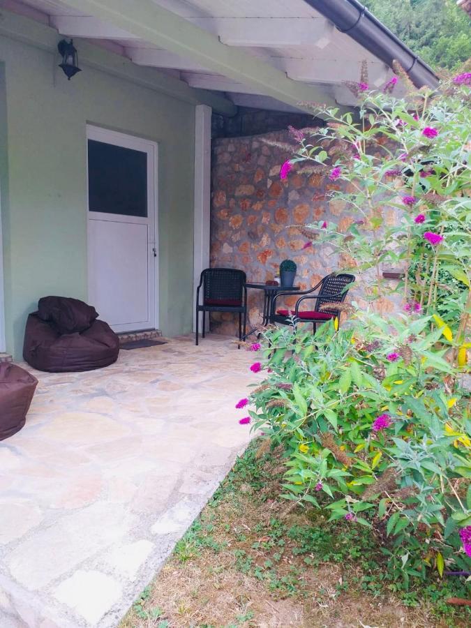 Rooms Bobic Licko Petrovo Selo Exterior foto